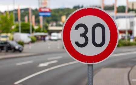 KÜSITLUS - Kas Kehras Keskuse tänaval peaks olema piirkiirus 30km/h ?