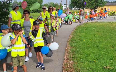 Lastetare lasteaed tähistas oma 78. sünnipäeva rongkäiguga!
