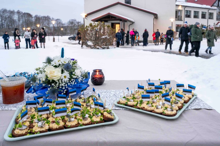 68 Alavere elanikku kogunes piduliku lipuheiskamise tseremooniale