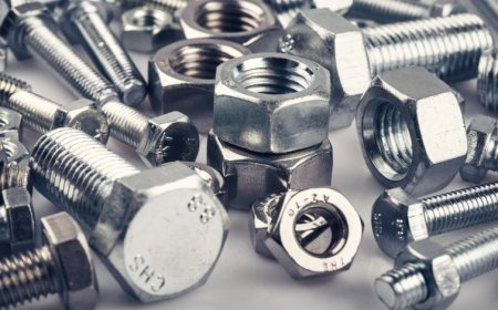 Koduehitajate abimees: Kinnitusvahendite tellimisteenus